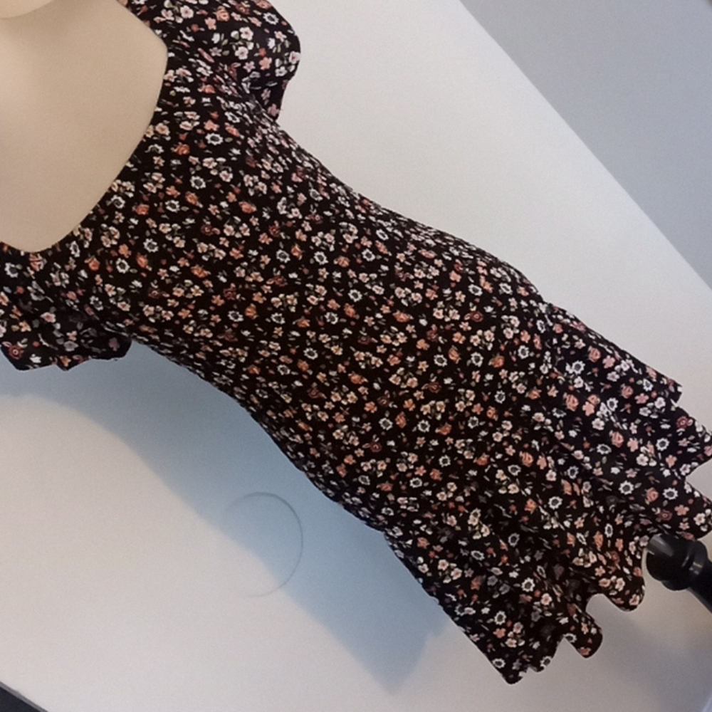 Medium size Flower print mini dress